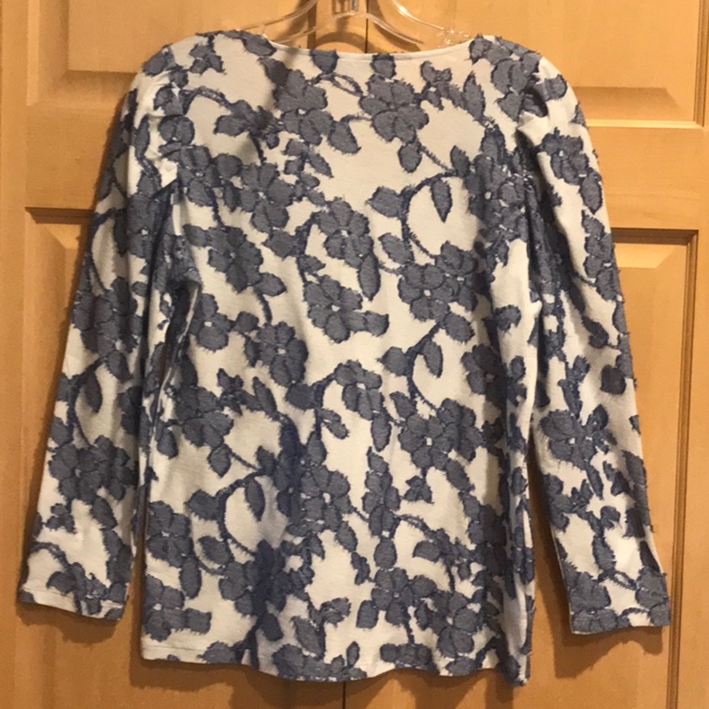 New LOFT Women's Blue Floral Top - Picture 6 of 7